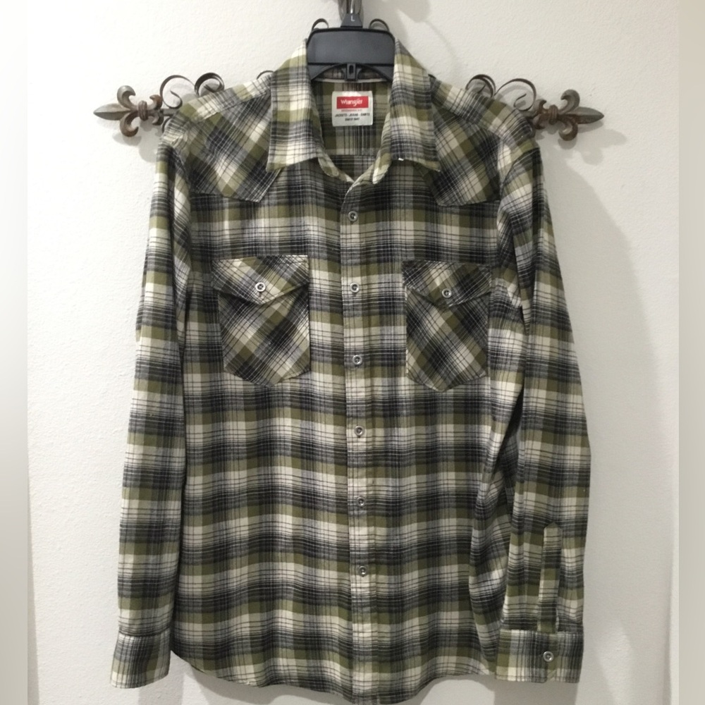 Wrangler Men’s Lg Lightweight Flannel Plaid long sleeve